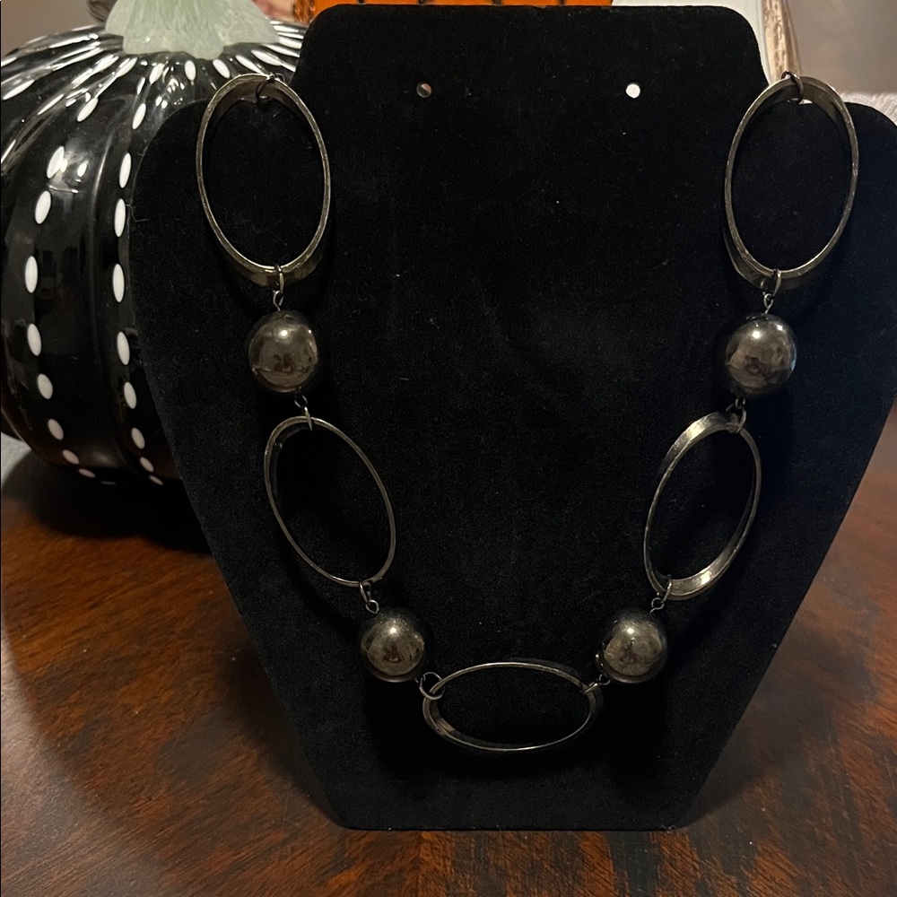Elegant Black Oval Link Necklace